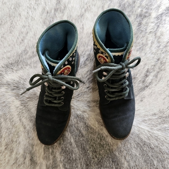 Mariagrazia Ripari Vintage Suede Embroidered Floral Studded Lace Up Boots - Picture 12 of 12